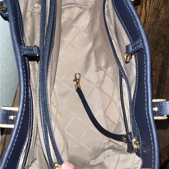 Michael Kors Jet Set East West Medium Tote Purse in Navy Admiral - Picture 6 of 10